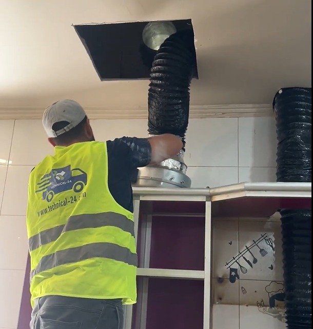 Rooftop make-up air and extraction fans